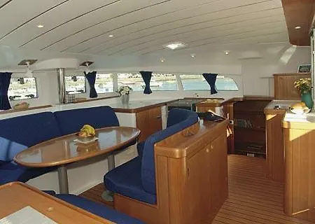 Catamarano Azul Úszó hotel
