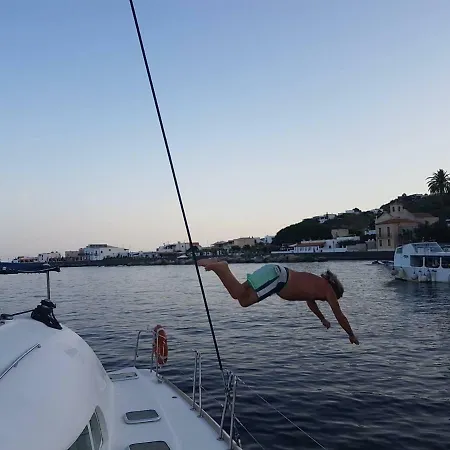 Úszó hotel Catamarano Azul Quattro Pani