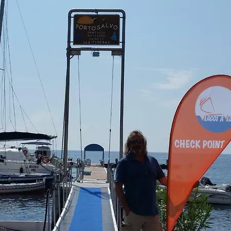 Catamarano Azul Botel *