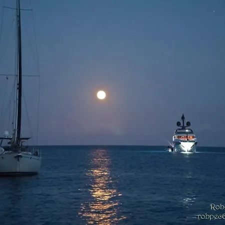 Botel Catamarano Azul *